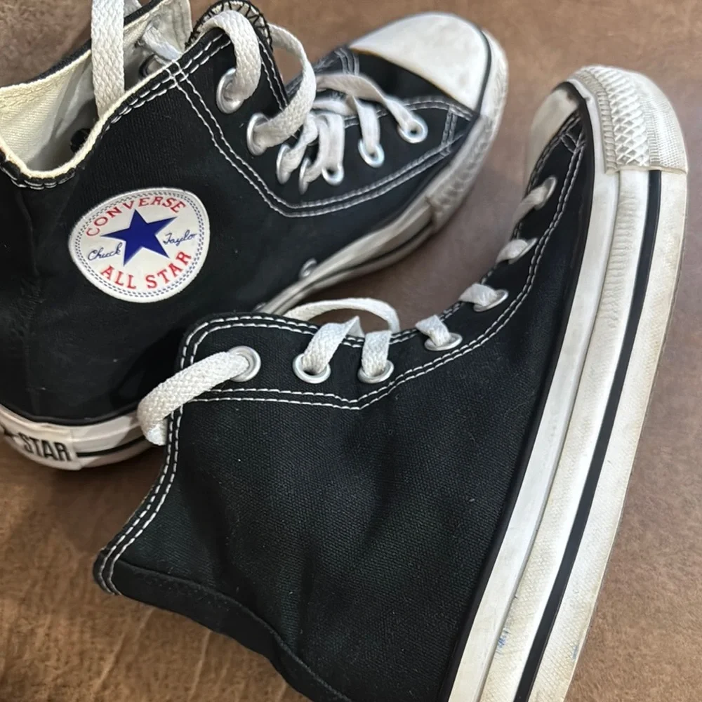 Converse Black and White High-Tops Unisex - Picture 5 of 8